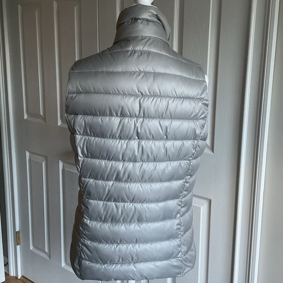 Hollister Silver Lightweights Puffer Vest - Picture 4 of 15